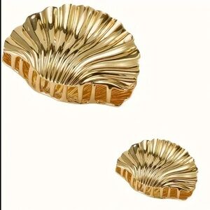 Urban Outfitters Gold Shell Hair Clip